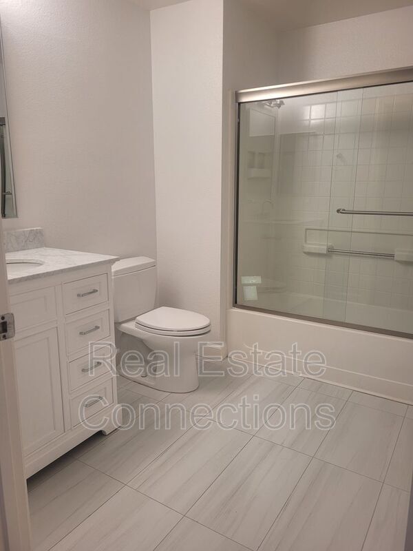 Building Photo - 2255 Showers Dr