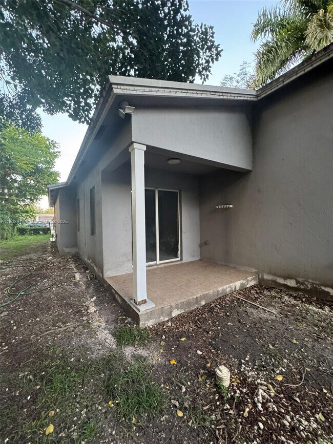 Building Photo - 22250 Miami Ave