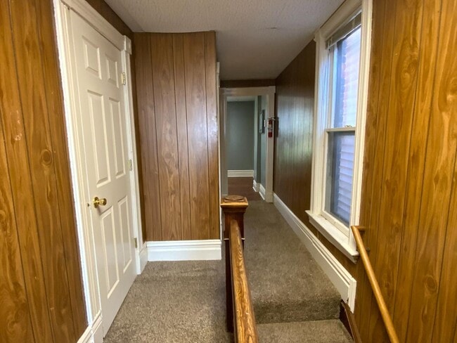 Building Photo - 25 W 4th St