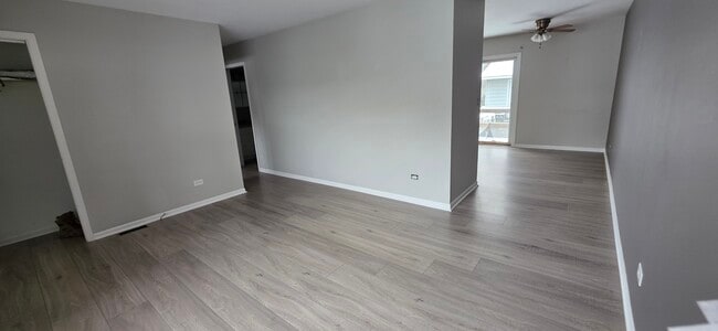 Foto del edificio - 1114 N Oak Terrace