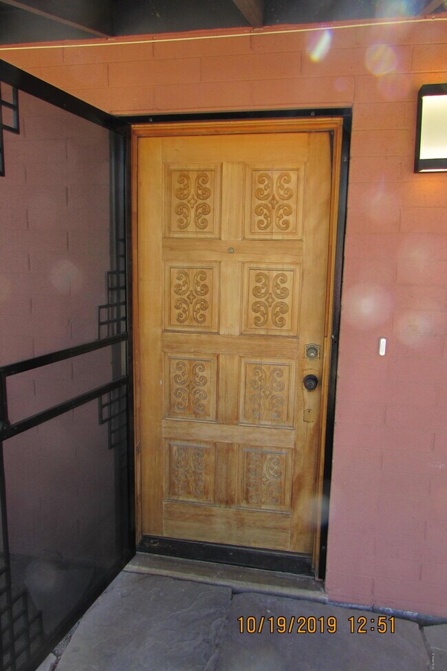 Foto del edificio - 719 W 10th St