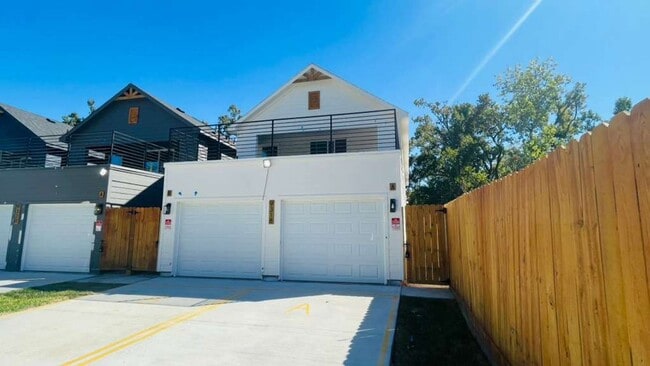 Photo - Stunning Duplex with Garage & Modern Finishes House