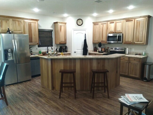 Building Photo - 205 Barbara Dr