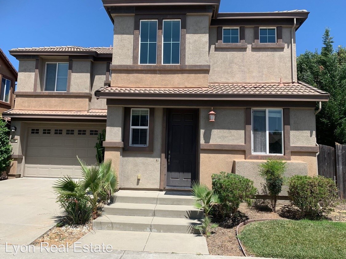 Primary Photo - 3 br, 2.5 bath House - 10 Sheen Court
