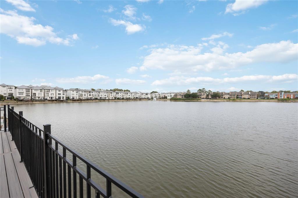Primary Photo - 2122 Lakeshore Edge Dr