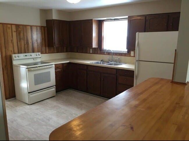 Foto del edificio - 2409 E 9th St