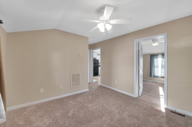 Building Photo - 1613 E Cole St