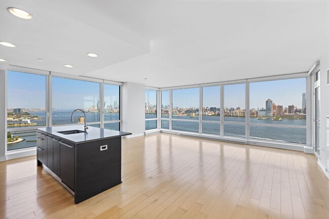 Building Photo - 2 2nd St