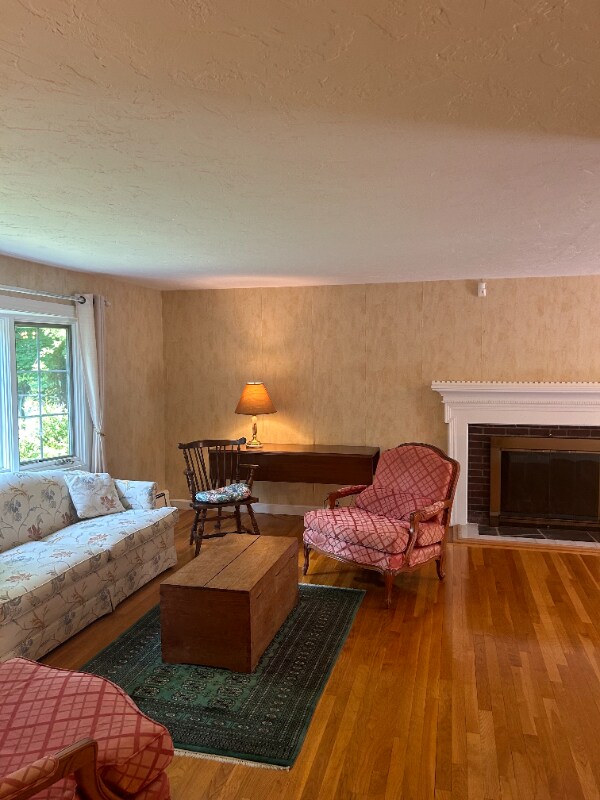 Building Photo - 44 Meeting House Ln
