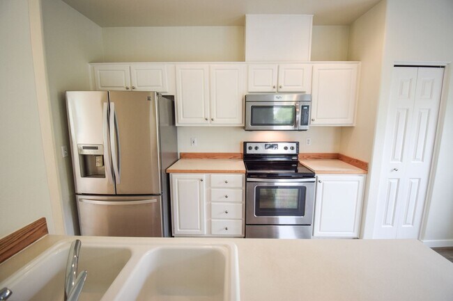 Foto del edificio - Astounding Condo  End Unit, Garage include...