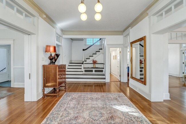 Foto del edificio - 602 E Victory Dr