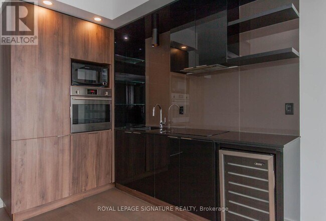 Building Photo - 70 Temperance St