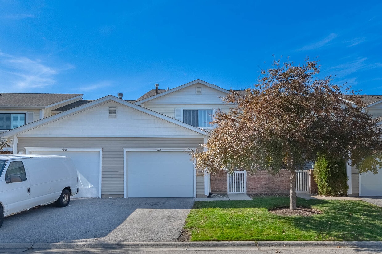 Primary Photo - 110 N Waterford Dr