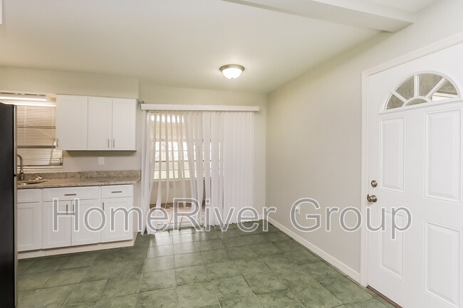 Building Photo - 2423 E Civitan Ave