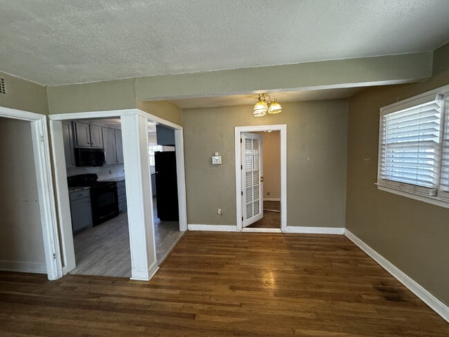 Building Photo - Amazing home in Tech Terrace
