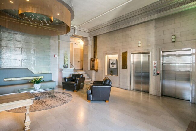 Foto del edificio - Eccentric 2 Bedroom 2.5 Bathroom Condo In ...