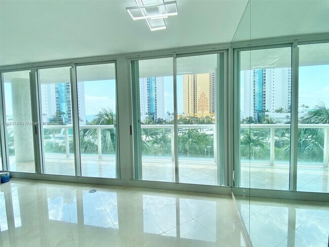 Foto del edificio - 16400 Collins Ave