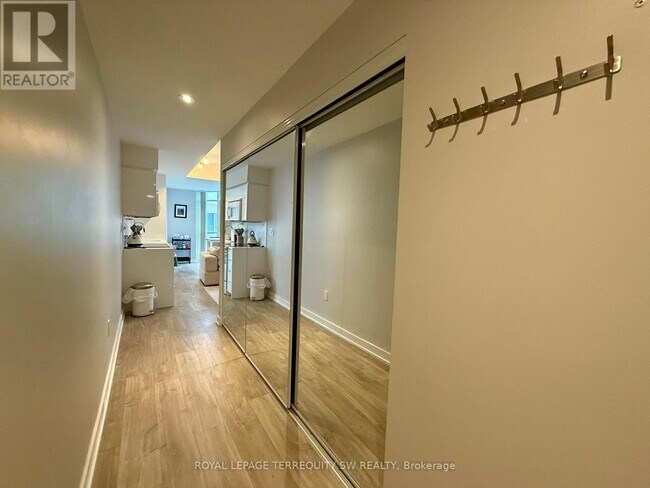 Photo du bâtiment - 21 Iceboat Terr