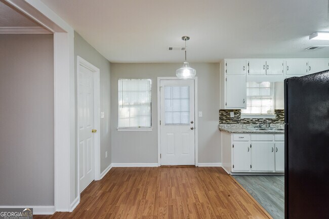 Foto del edificio - 619 Lakeridge Cir SE