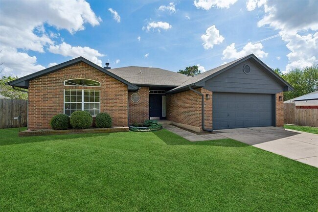 Foto del edificio - 1708 Creekside Ct
