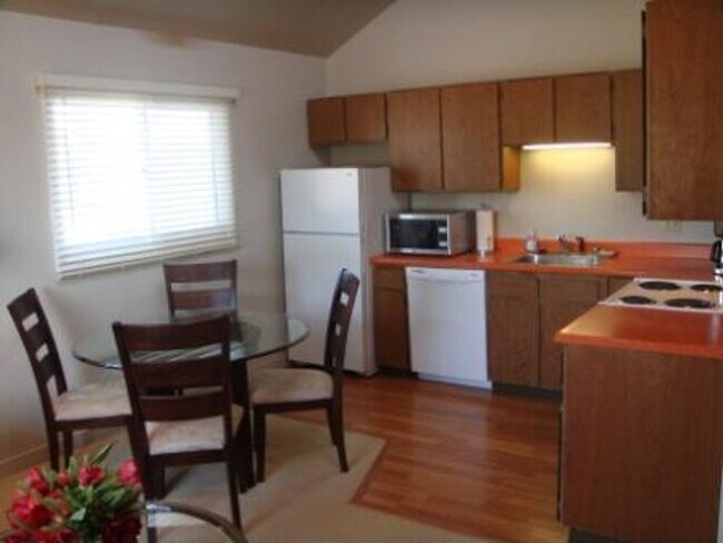 Interior Photo - 1101 B St