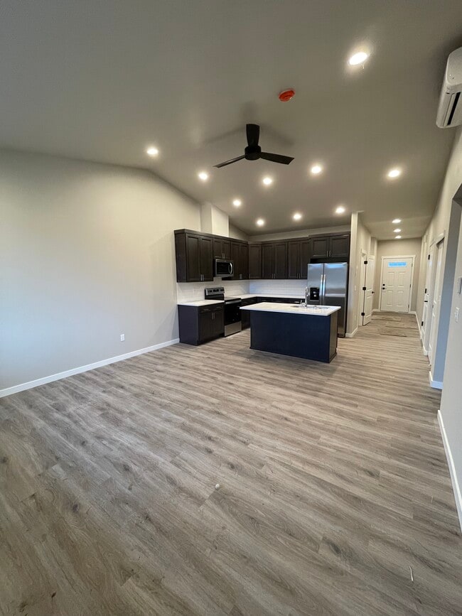 El Carson - 5704 79th St W