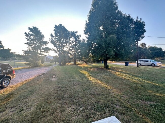 Photo - 109 N Choctaw Rd House