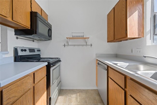 Building Photo - 2507 W Slaughter Ln