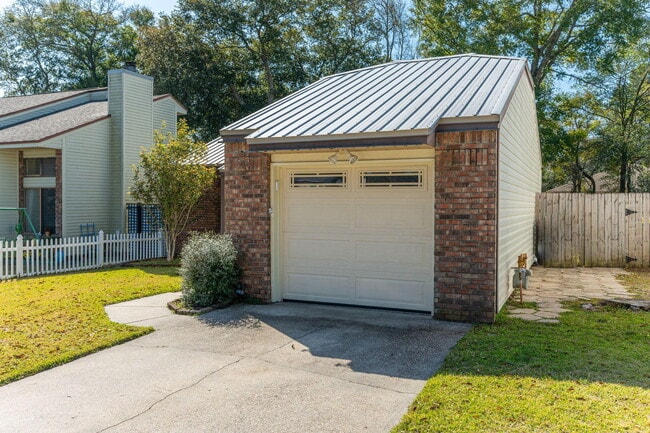 Building Photo - 101 Cedar Ridge Way