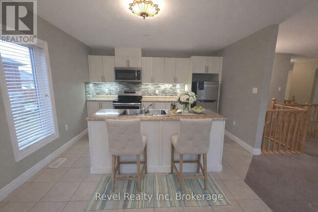 Building Photo - 22 Evans St