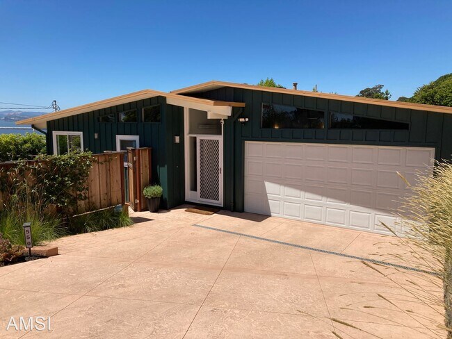 Building Photo - 3 br, 3 bath House - 550 Washington Ave