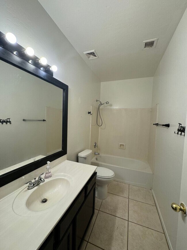 Foto del edificio - 4 BEDROOM IN AUGUSTA RANCH WITH 3 CAR GARAGE