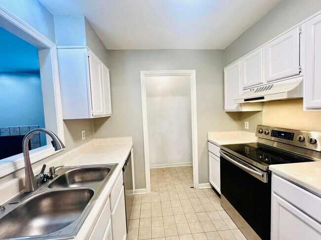 Building Photo - 117 Bent Creek Cir N