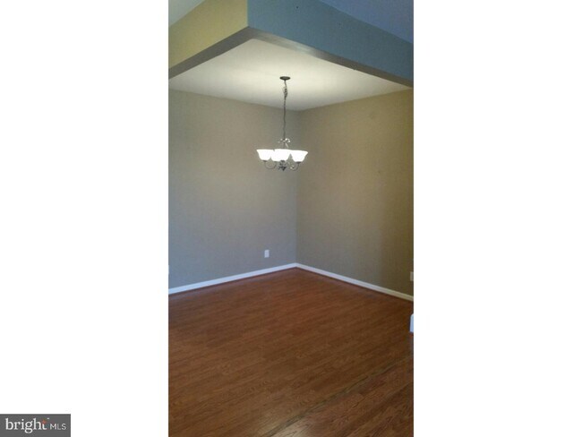 Building Photo - 140 Creekmont Ct