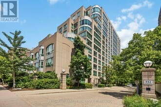 Building Photo - 942-942 Yonge St