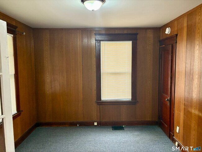 Building Photo - 565 Sylvan Ave