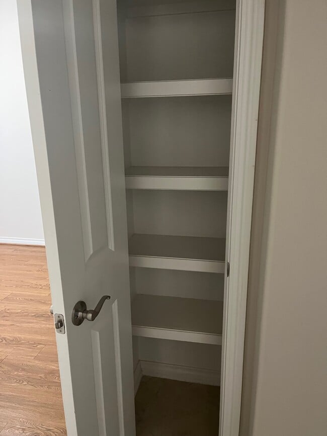 Linen Closet - 2603 Appian Way