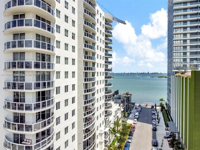 Foto del edificio - 601 NE 23rd St