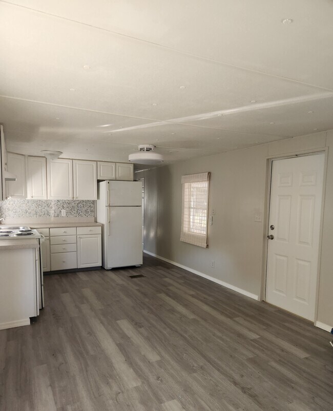 Building Photo - 922 S Sunfish Ave