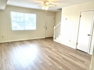 Building Photo - 3812 Memorial Blvd