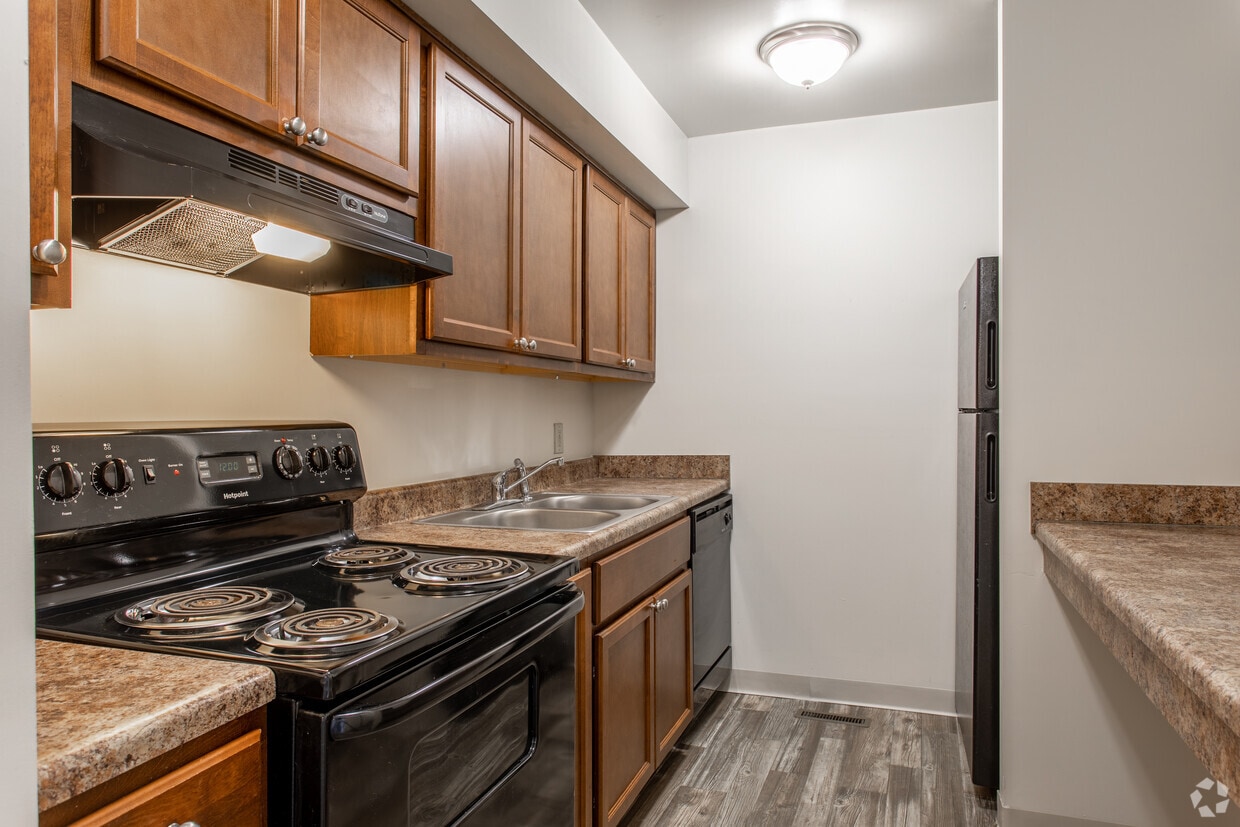 Rivers Edge Apartments and Townhomes 4354 Riverside Dr Dayton, OH