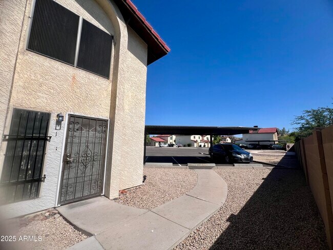 Foto del edificio - 2424 E Tracy Ln