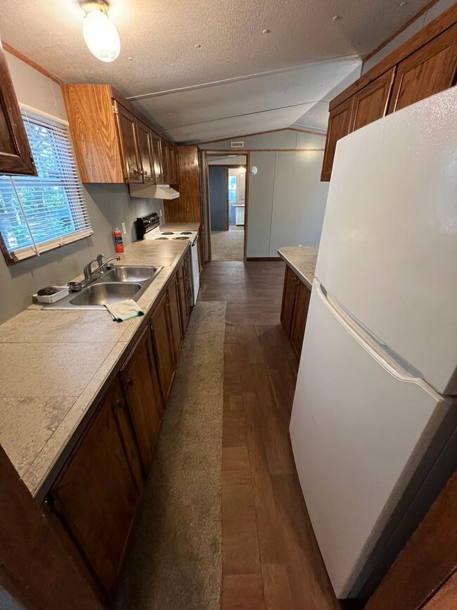Building Photo - Coming Soon 2 bedroom 2 bathroom single wi...