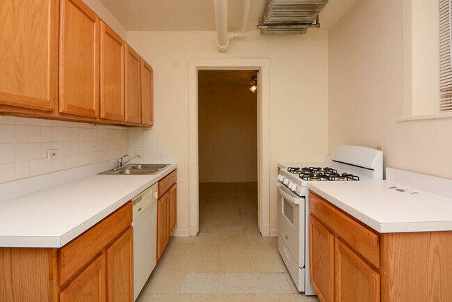 Building Photo - 4349 N Wolcott Ave