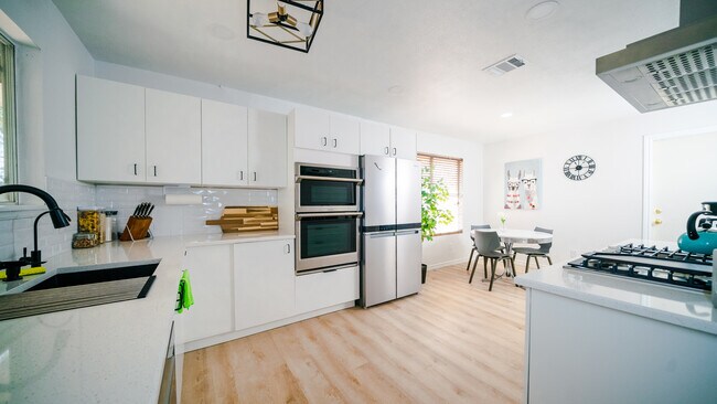 Building Photo - 5606 Meadow Crest