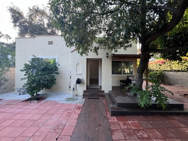 Building Photo - 1011 San Pascual Ave