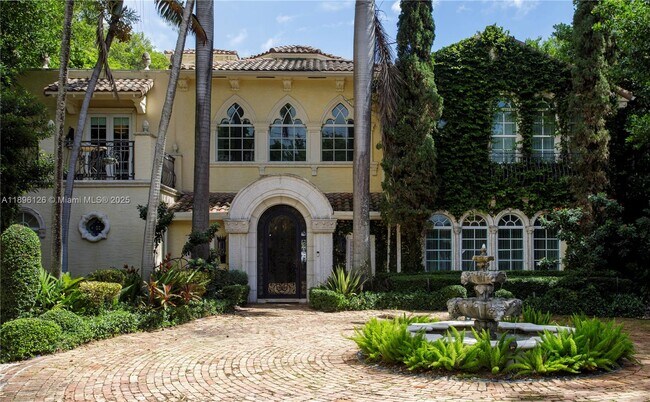 Foto del edificio - 5801 Pine Tree Dr