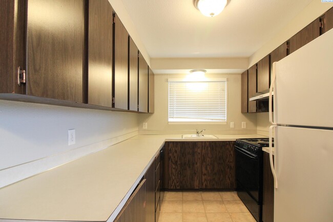 Foto del edificio - 2 Bed/ 1 bath Upstairs Unit in Kennewick 4...