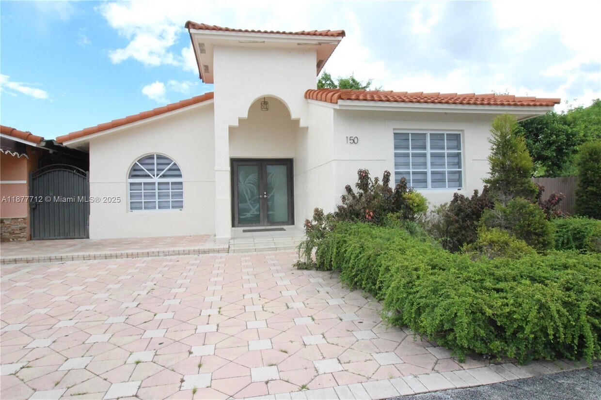 Foto principal - 3355 W 68th St