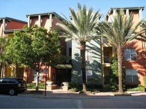 Building Photo - 2402 W Azeele St